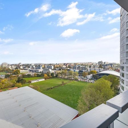 Apartman V III Veziach S Vyhladom, Pri Stadione A S Garazou Zadarmo Bratislava Exterior foto